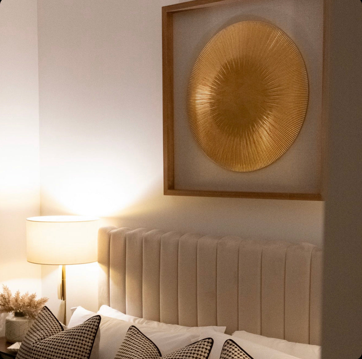 An eye-catching focal point in any setting, the framed wall art featuring a square carved design adds rustic appeal to the room where you choose to display this decorative piece. Paired this with our Framed circle carving wall art for even more impact.
