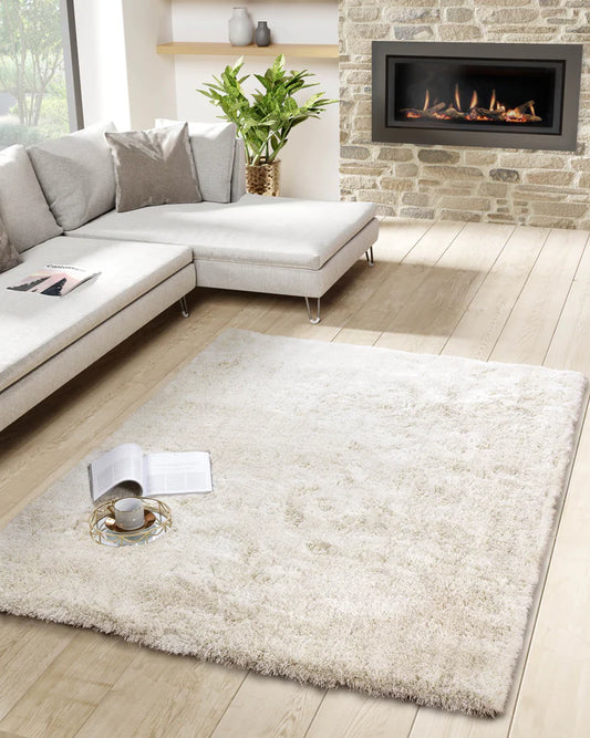 Crafted with luxurious ivory shaggy fabric, this carpet provides a sumptuous experience that will bring comfort and style to any home. Create an inviting atmosphere for your guests with this plush rug. 